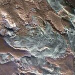 Relict Glacier Spotted near Martian Equator