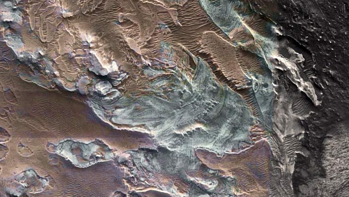 Relict Glacier Spotted near Martian Equator